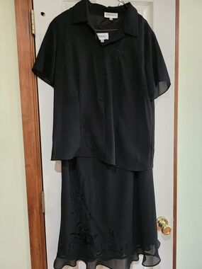 Studio 17 Black Two-Piece Midi Skirt Set with Embroidered Detail